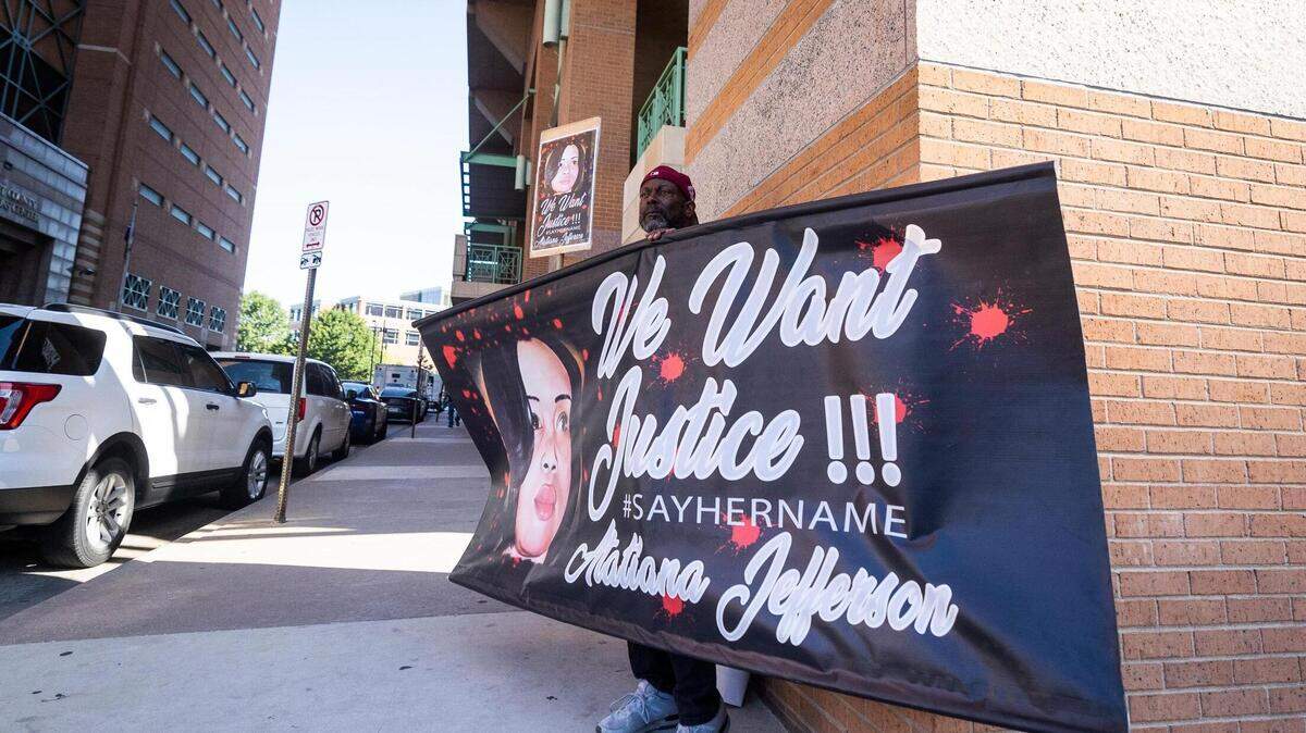 James Smith holds up a sign for Atatiana Jefferson as a recusal hearing is happening on Judge David Hagerman’s status in the Aaron Dean case Thursday, June 23, 2022, in Fort Worth.